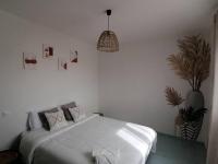 Plan piętra w obiekcie Maison arborée dans le village de Megier