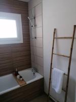 Plan piętra w obiekcie Maison arborée dans le village de Megier