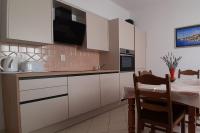 Kuchyň nebo kuchyňský kout v ubytování Apartments by the sea Kali, Ugljan - 8503