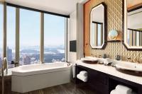 The Ritz-Carlton, Nanjingにあるベッド