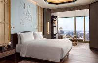 The Ritz-Carlton, Nanjingにあるベッド