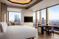 The Ritz-Carlton, Nanjingにあるベッド