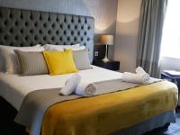 The Bulls Head Hotelにあるベッド
