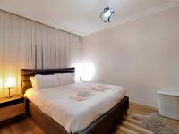 Een bed of bedden in een kamer bij Spacious and Cozy Apartment in Muratpasa Antalya