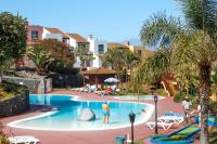 Bazén v ubytování Apartamentos Oasis San Antonio nebo v jeho okolí