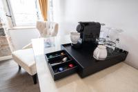 Príslušenstvo na prípravu kávy alebo čaju v ubytovaní Luxury Rooms Lucija and Luka