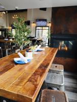 Телевизор и/или развлекательный центр в Executive Suites Hotel and Resort, Squamish