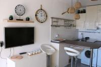 Kuchnia lub aneks kuchenny w obiekcie T1 Cabine 4 couchages vue mer !