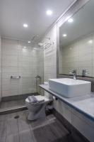 Łazienka w obiekcie Hotel Aegeon