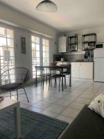 Kuchyňa alebo kuchynka v ubytovaní Duplex sur le port du Croisic