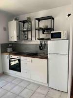 Kuchyňa alebo kuchynka v ubytovaní Duplex sur le port du Croisic
