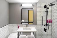 Moxy Seoul Myeongdongにあるバスルーム