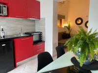 Kuchyň nebo kuchyňský kout v ubytování Del Sol Suites