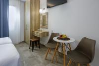 Łóżko lub łóżka w pokoju w obiekcie Semes Luxury Apts by Estia