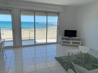 Televízia a/alebo spoločenská miestnosť v ubytovaní Bel Appartement en front de mer -Palavas les Flots