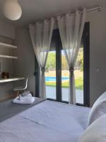 Posteľ alebo postele v izbe v ubytovaní Villa Rose Ground Floor - Private Swimming Pool Garden