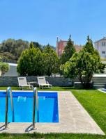 Bazén v ubytovaní Villa Rose Ground Floor - Private Swimming Pool Garden alebo v jeho blízkosti