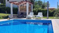Bazén v ubytování Villa Amoena with Pool and Sauna nebo v jeho okolí