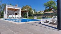 Bazén v ubytování Villa Amoena with Pool and Sauna nebo v jeho okolí