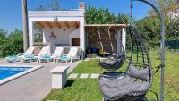 Bazén v ubytování Villa Amoena with Pool and Sauna nebo v jeho okolí