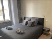 Łóżko lub łóżka w pokoju w obiekcie PACA Properties 41H2 - Studio cosy