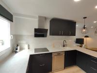 Kuchyň nebo kuchyňský kout v ubytování Fantastic apartment Sant Adria Beach