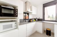 Kuchnia lub aneks kuchenny w obiekcie Joli appartement proche Paris Orly - Climatisé
