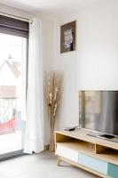 Telewizja i/lub zestaw kina domowego w obiekcie Joli appartement proche Paris Orly - Climatisé