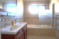 Kúpeľňa v ubytovaní Villa Seaview Suncoast Luxury