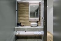 Kúpeľňa v ubytovaní Acropolis Magenta Luxury Suites