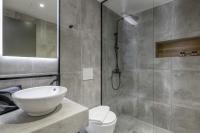 Kúpeľňa v ubytovaní Acropolis Magenta Luxury Suites