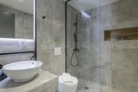 Kúpeľňa v ubytovaní Acropolis Magenta Luxury Suites