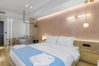 Posteľ alebo postele v izbe v ubytovaní Acropolis Magenta Luxury Suites