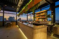 Ο χώρος του lounge ή του μπαρ στο Quest East Perth