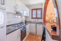 Kuchyň nebo kuchyňský kout v ubytování Villa Vista Ibiza
