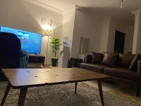 TV a/nebo společenská místnost v ubytování Madinaty vibes