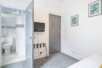 Koupelna v ubytování Private Room 2 with Kitchenette by CB Stays no minimum stays