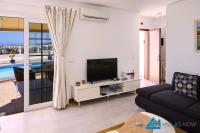 TV a/nebo společenská místnost v ubytování Casa Nostra - LH195 By Villas Now Ltd