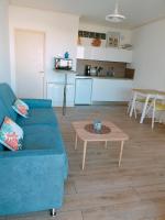 A seating area at Six Fours les Plages - Le Brusc - Studio vue mer, climatis&eacute;