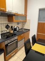 Kuchyňa alebo kuchynka v ubytovaní Apartment Kamov