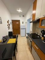 Kuchyňa alebo kuchynka v ubytovaní Apartment Kamov