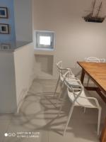 Televízia a/alebo spoločenská miestnosť v ubytovaní White cycladic town house with sea vew