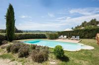 Bazén v ubytovaní Villa piscine Lou Pitchoun alebo v jeho blízkosti