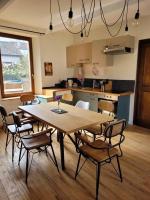 Kuchyňa alebo kuchynka v ubytovaní Maison de village rénovée