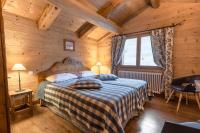 Łóżko lub łóżka w pokoju w obiekcie La Ferme du Var