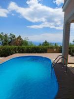 Bazén v ubytovaní Villa Milli with panoramic sea view alebo v jeho blízkosti