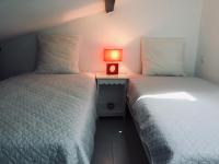 Łóżko lub łóżka w pokoju w obiekcie Villa Carletti à 3min des plages (7pers. - 3ch.)