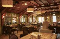 En restaurant eller et andet spisested på Forest Family 6 persoons op 5 sterren park