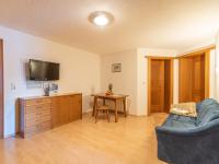 Televízia a/alebo spoločenská miestnosť v ubytovaní Apartment Apart Romantica-2 by Interhome