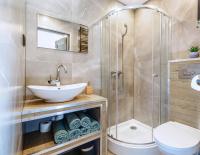 Kúpeľňa v ubytovaní Loft House Rozewie - Całoroczne domki z Balią ogrodową
